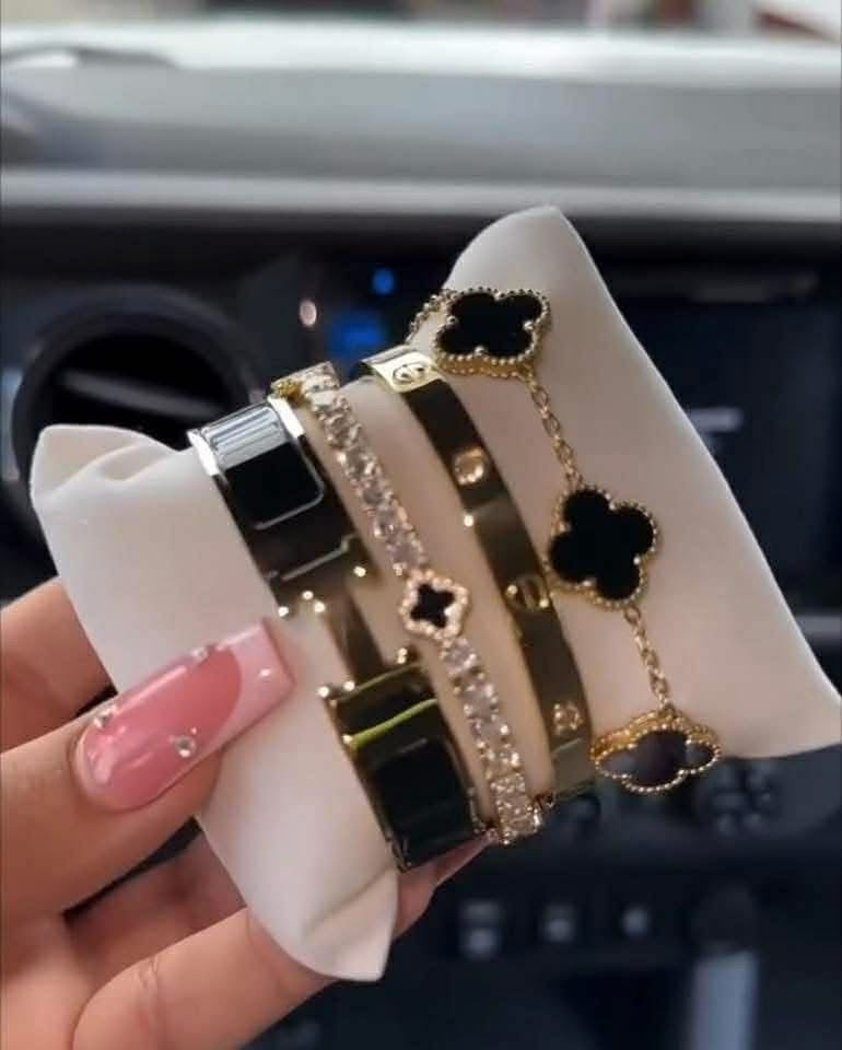 Bracelet stack 5