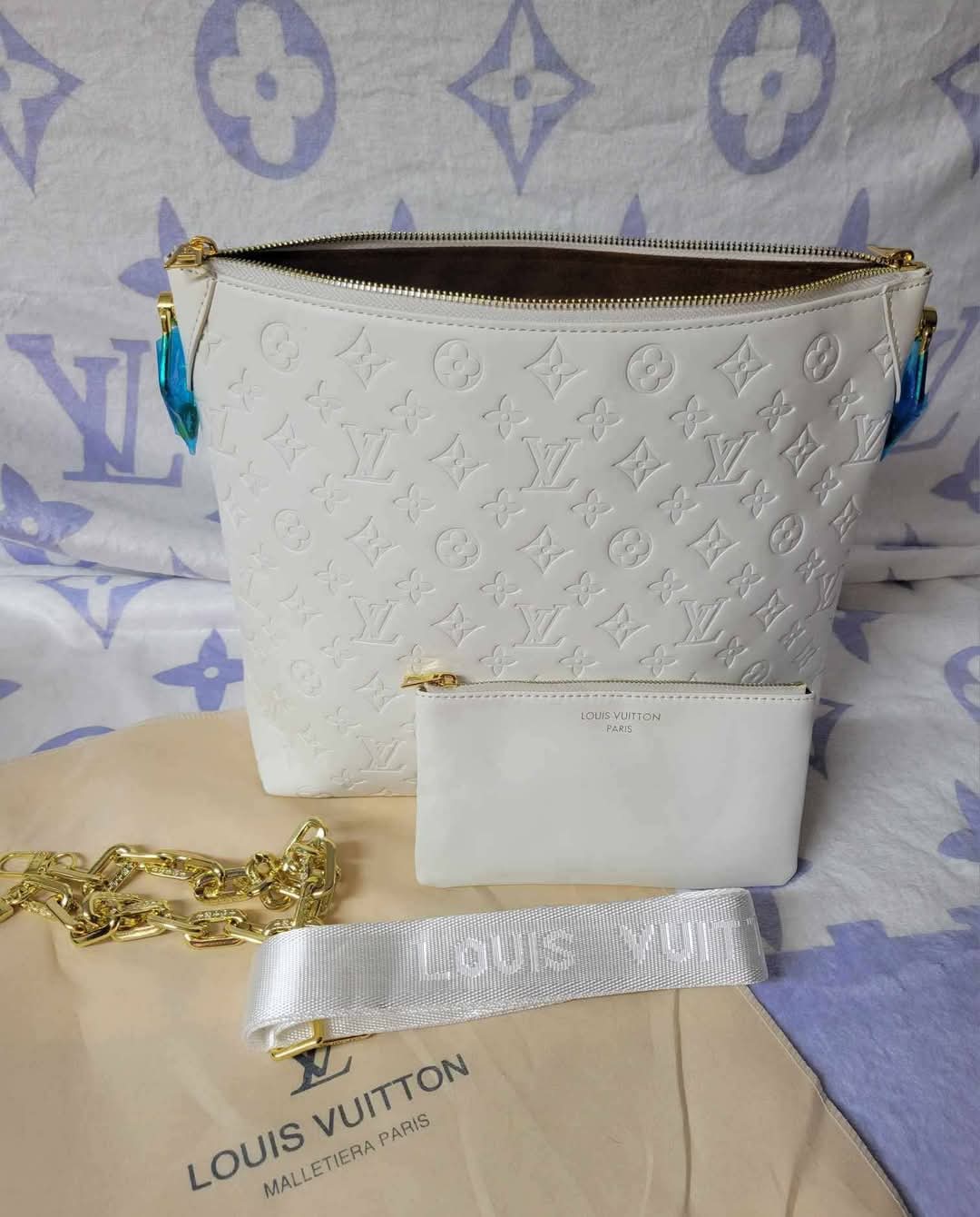L White Embossed Bag w Insert