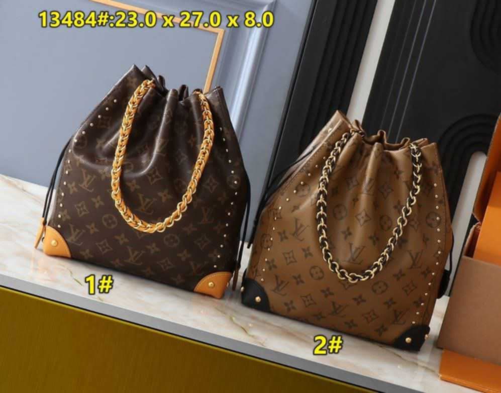 L Bucket Chain Bags