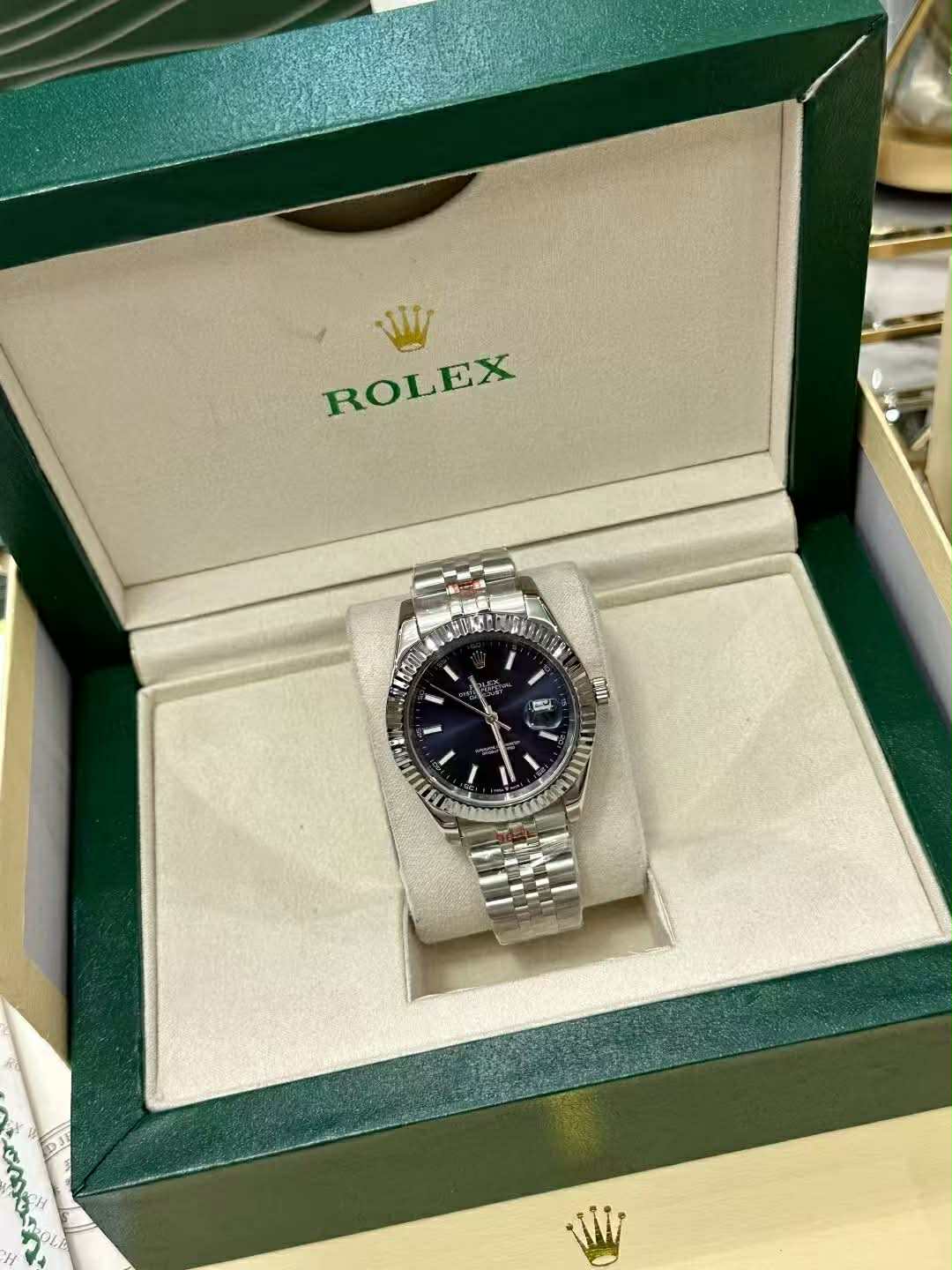 R Watch Sleek