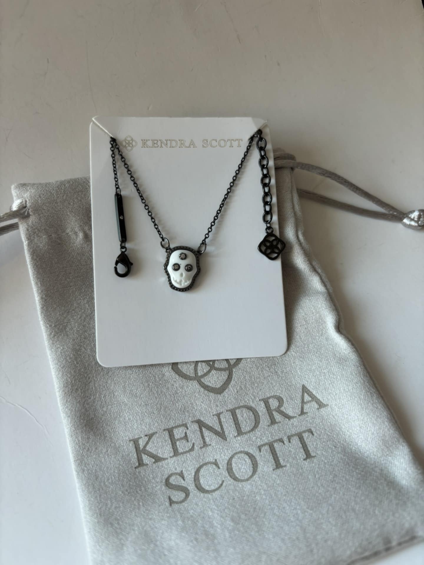 K E N D R A Skull Necklace