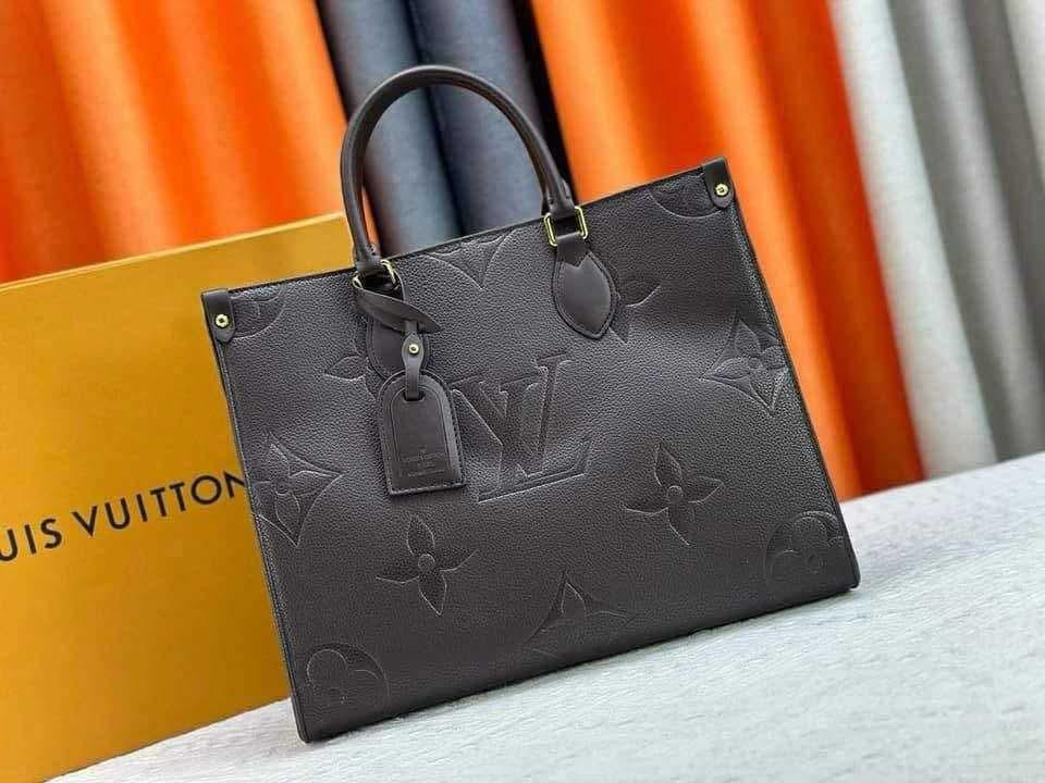 L Black Bag Mono 14