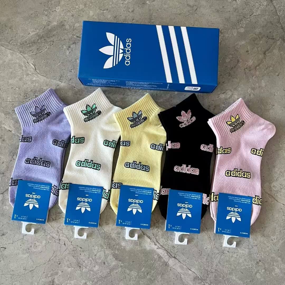 Adi Socks w box