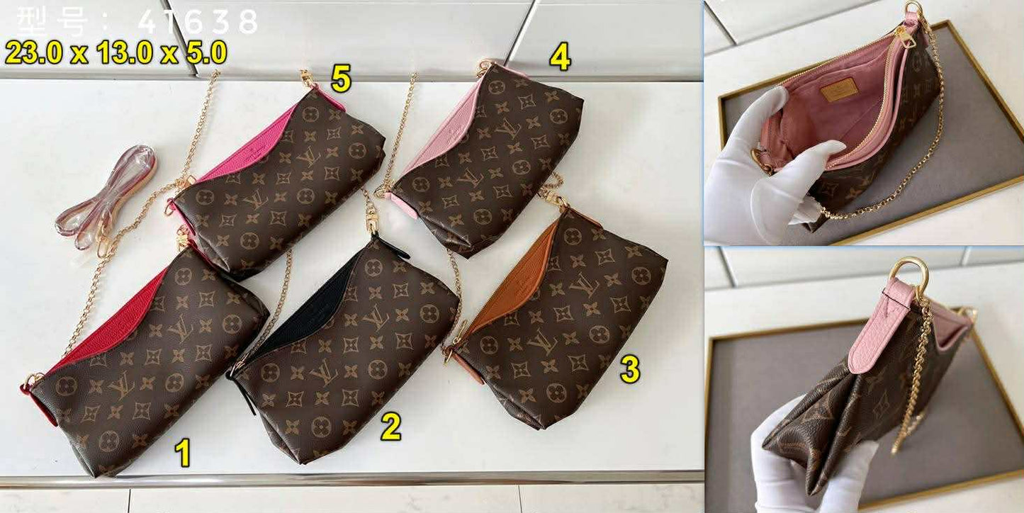 L Pouchette Chain Bags