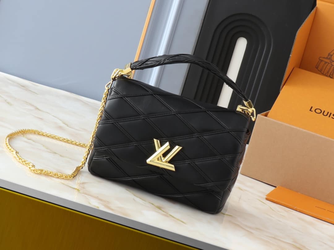 L Small Black Quilted Bag