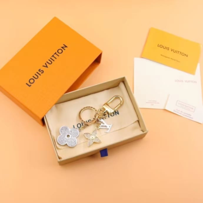L Flower Charm Keychain 4
