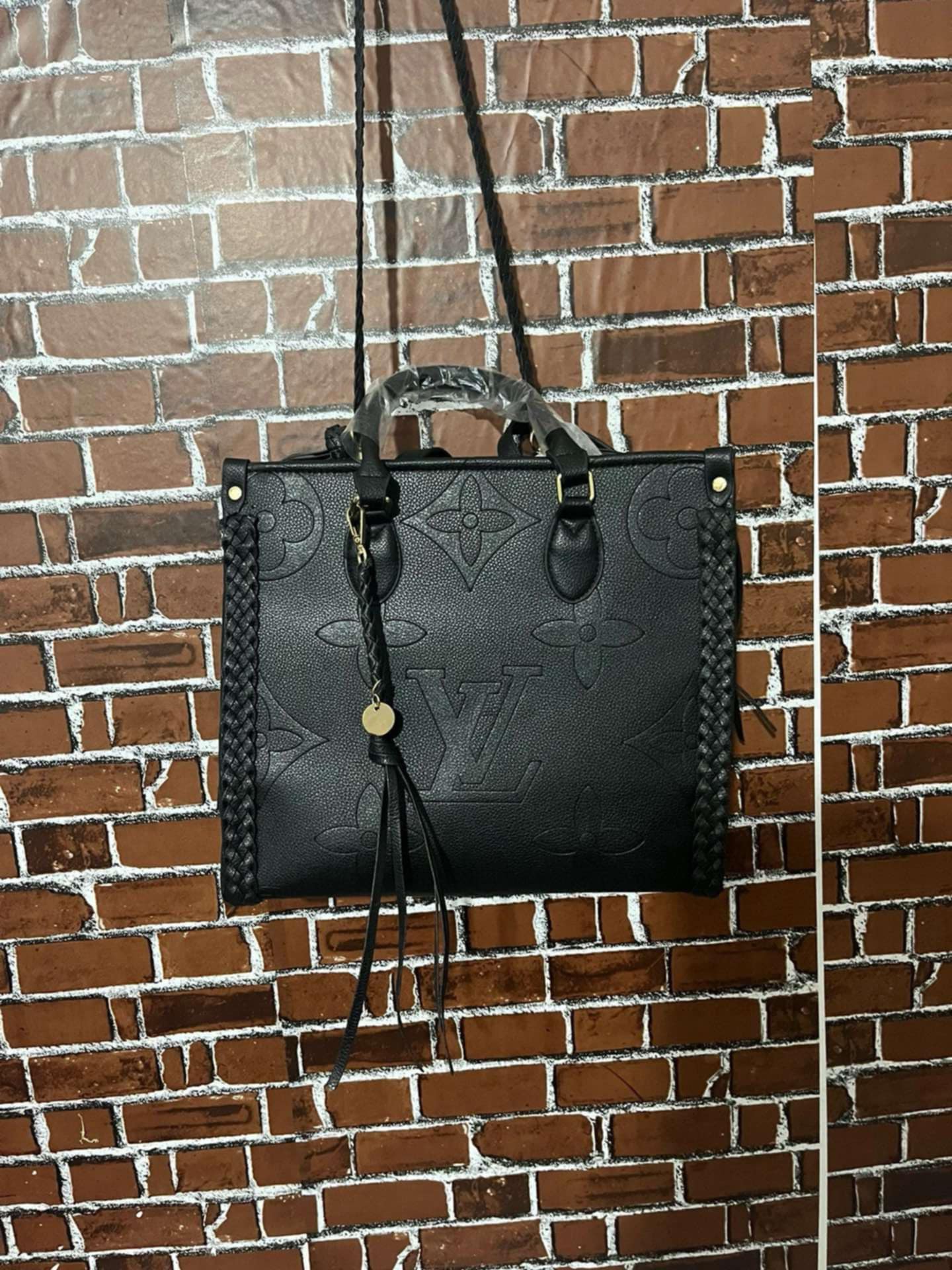 L Black Crossbody Bag