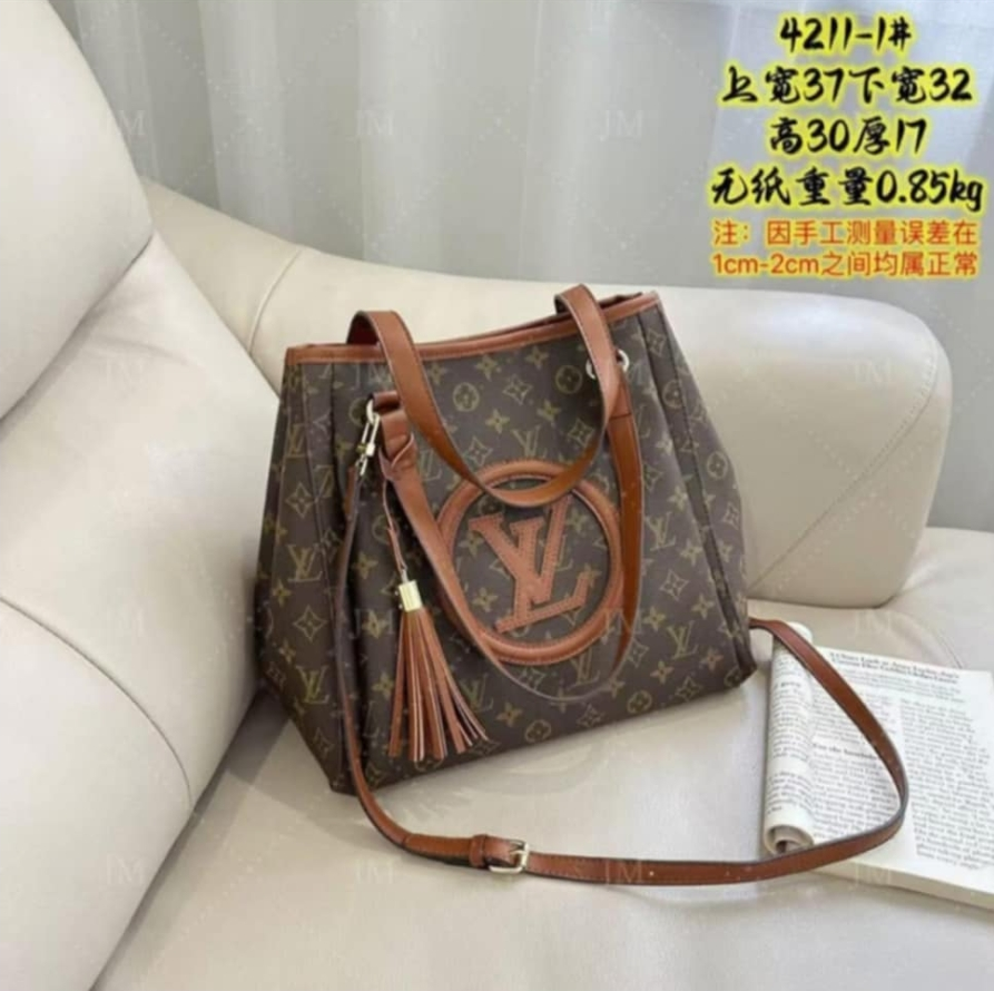 L Logo Mono Tassel Bag