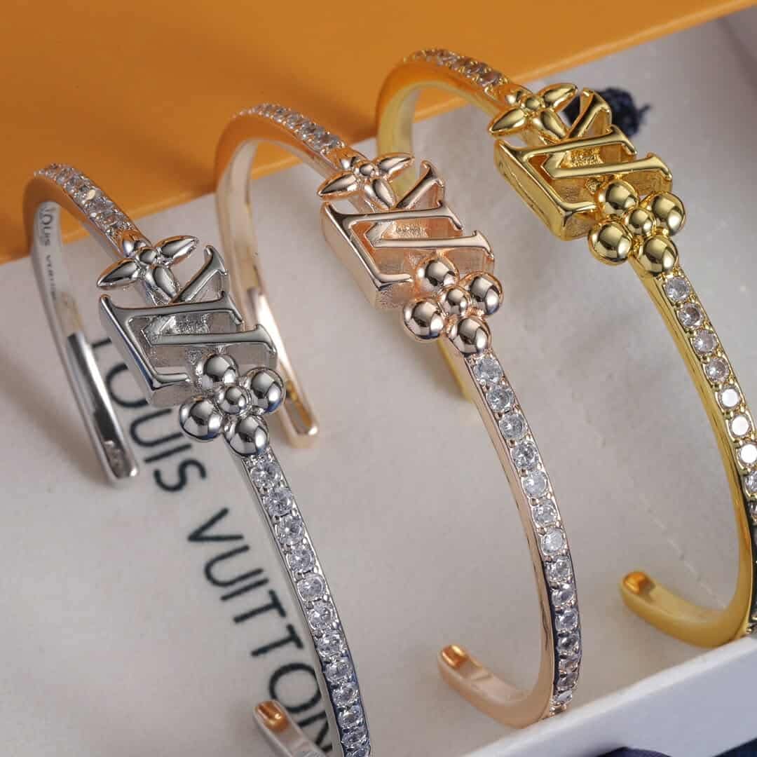 L bracelet