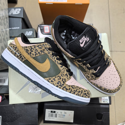 Nke leopard tennis shoes