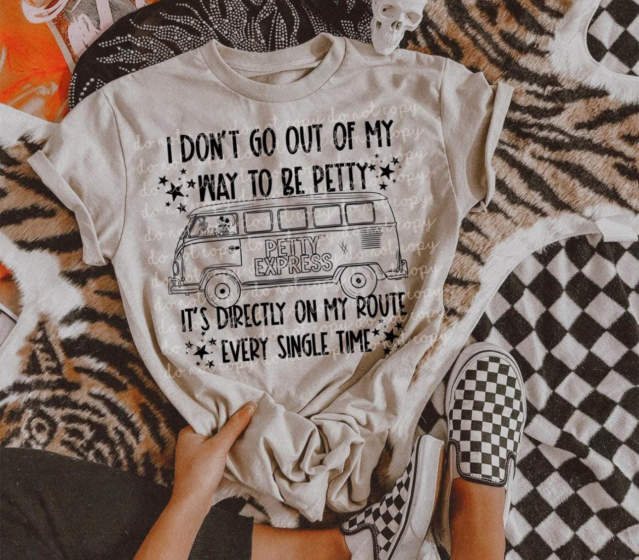 I don’t go out of my way petty ADULT TEE OR PULLOVER