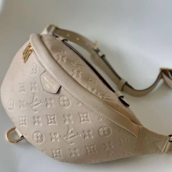 Mono bum bag- cream/white color