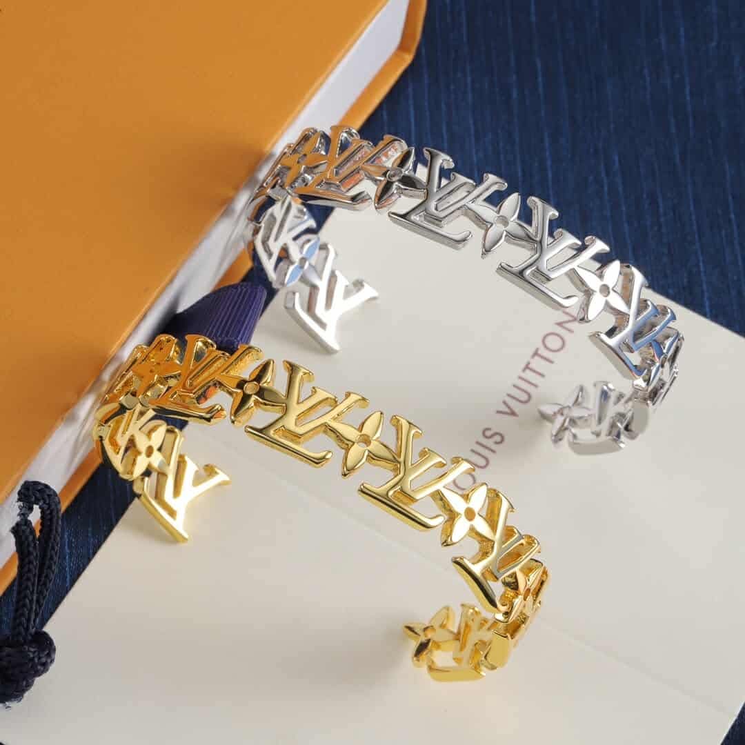L bracelet