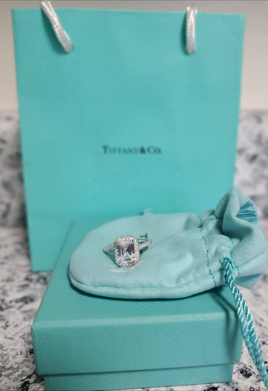 T ring Halo Emerald Cut