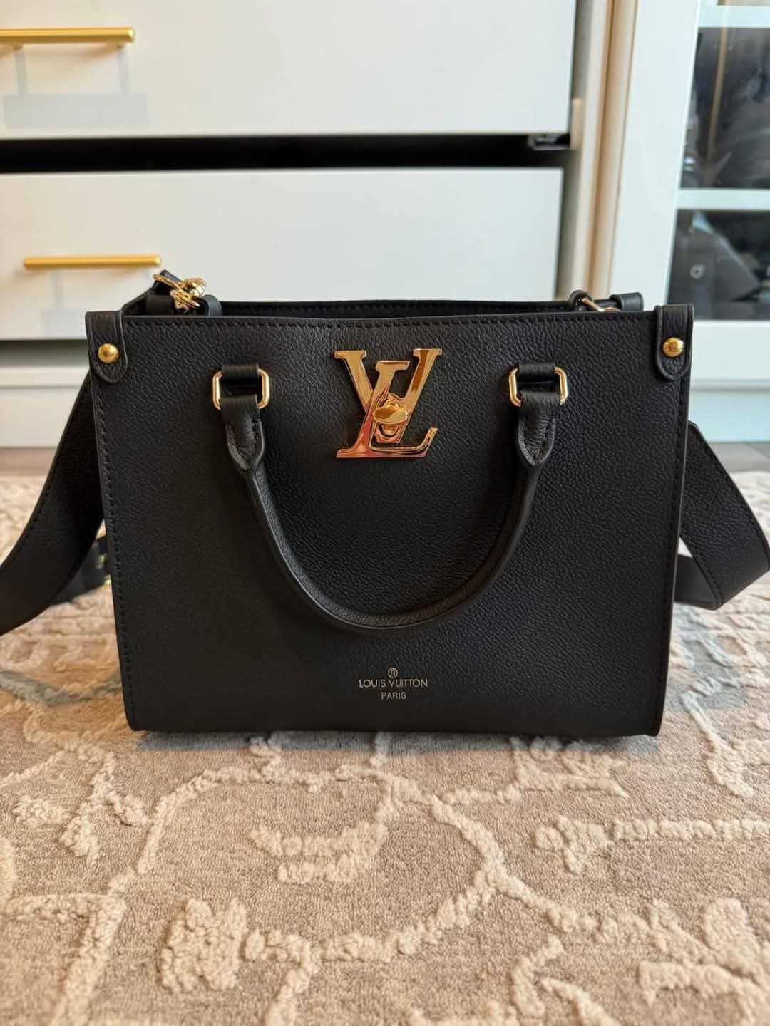 L Black Sleek Everyday Bag