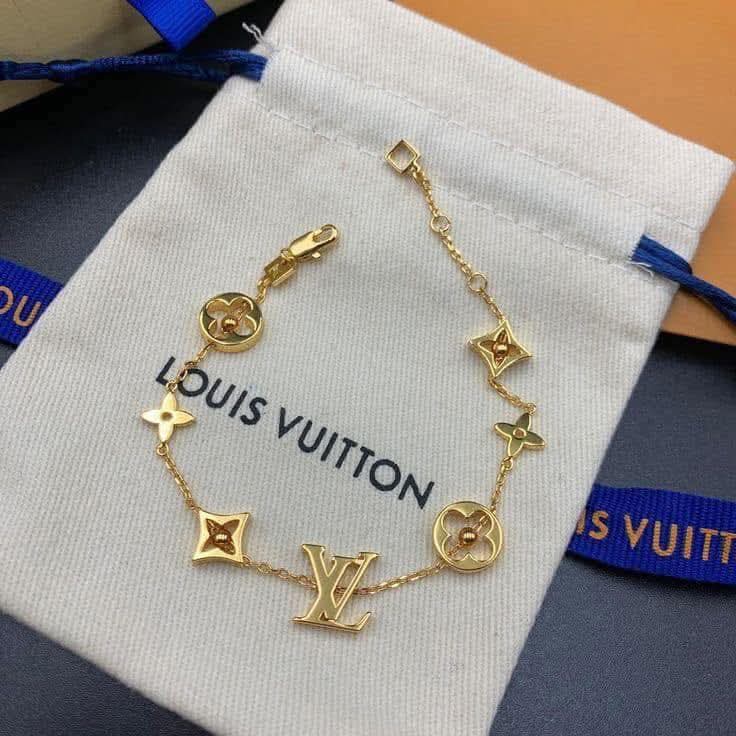 L  Bracelets Logos