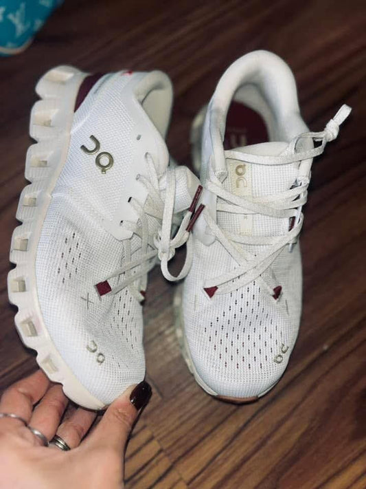On C Sneakers NEW White