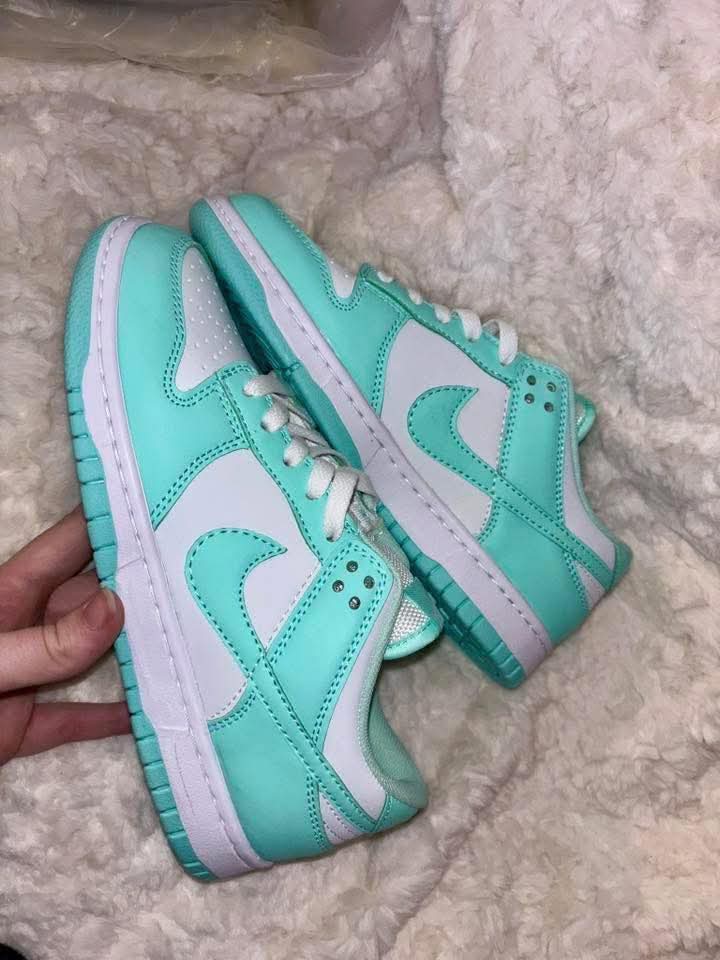 NKE White/Aqua