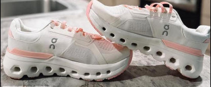 On C CR White/Pink