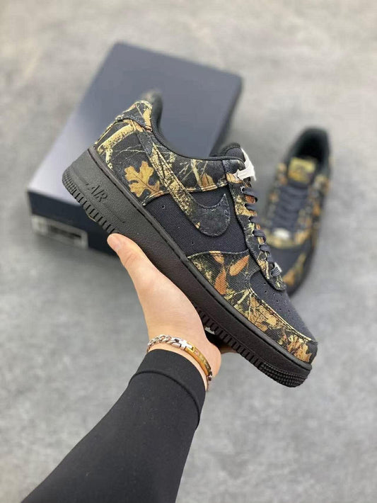 NKE Black/CamoSneakers