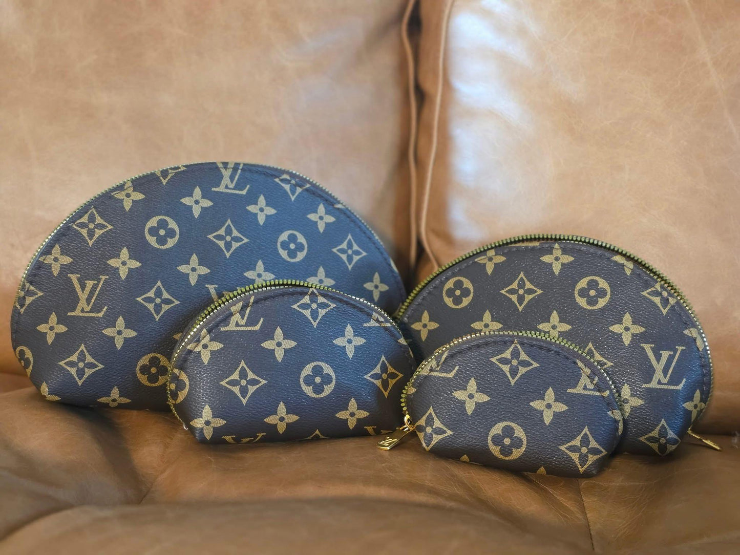 Clam pouch set