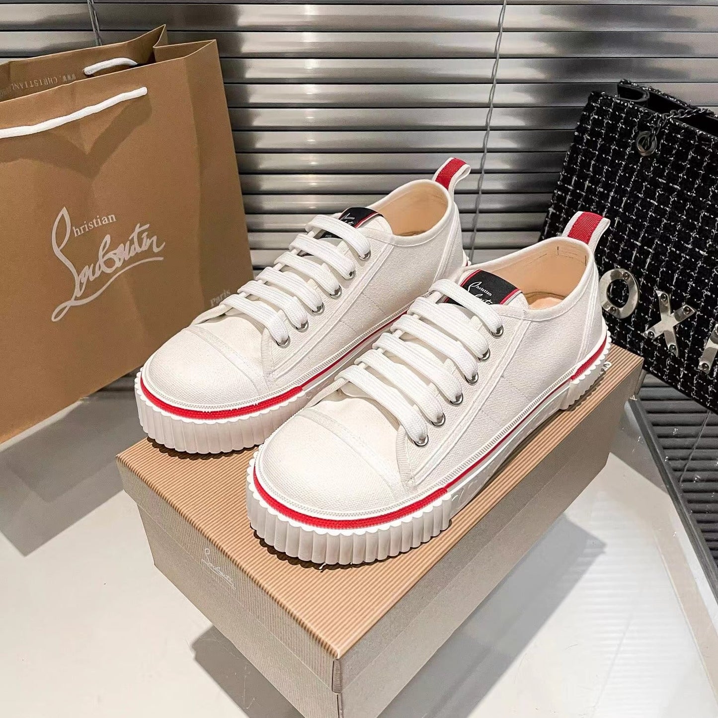 Lb tennis shoe