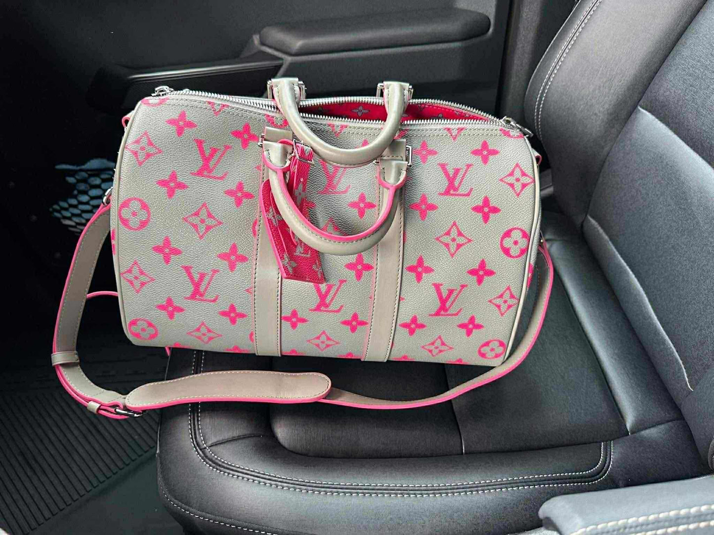 L White/Hot Pink Speedy