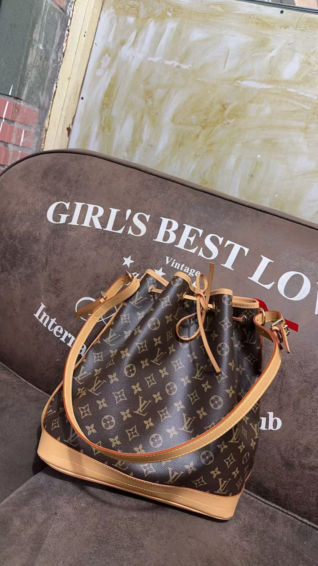 L Bucket Shoulder Bag