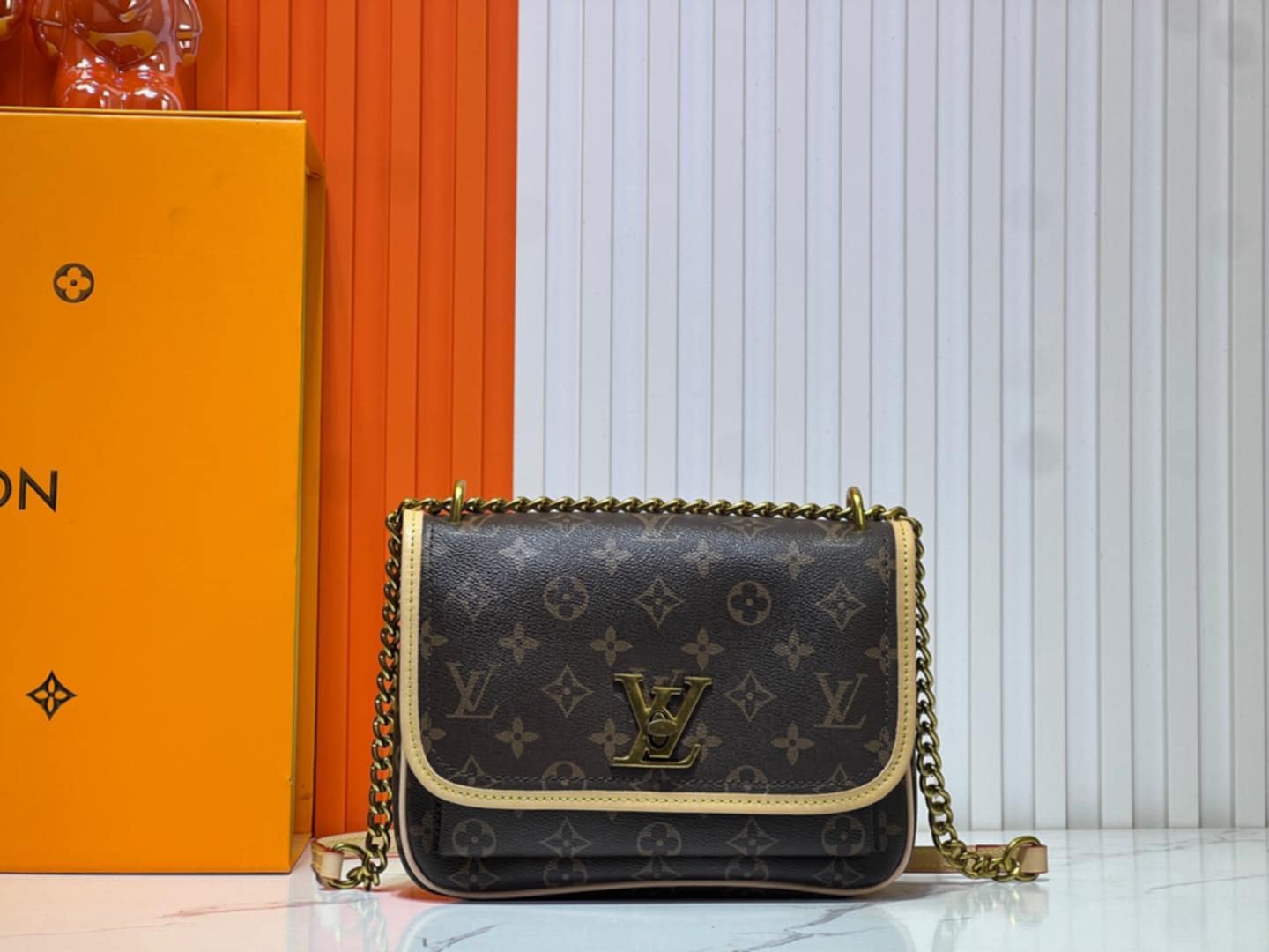L Chain Bag