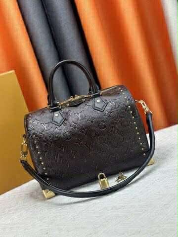 L Stud Bag