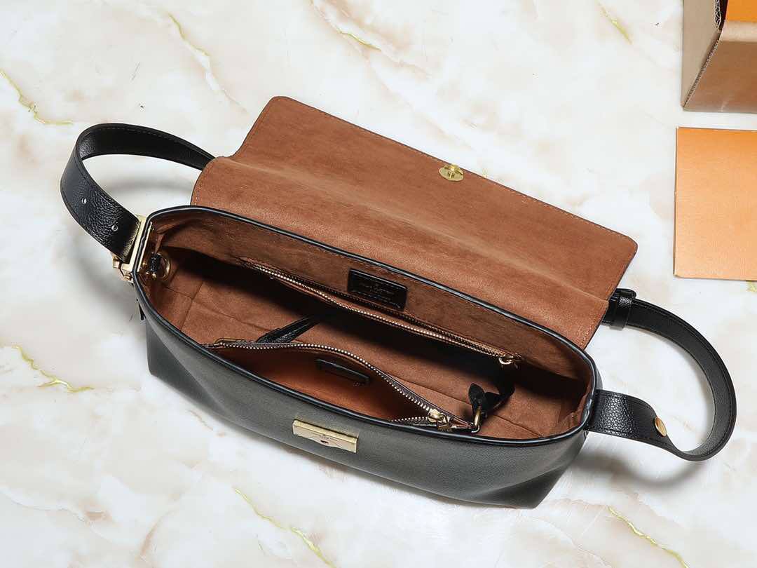 L Flap Bags Black / Tan