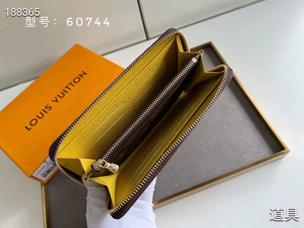 L Zip Wallets 7