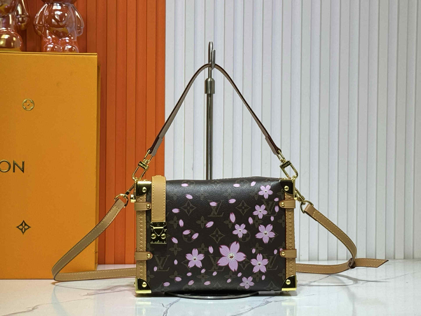 L TM Flower Trunk Bag