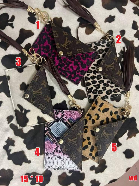 L Keychain Wallets