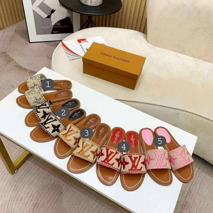 L NEW Sandals