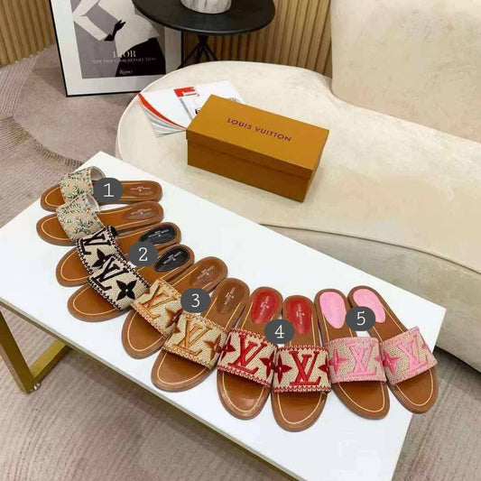 L NEW Sandals