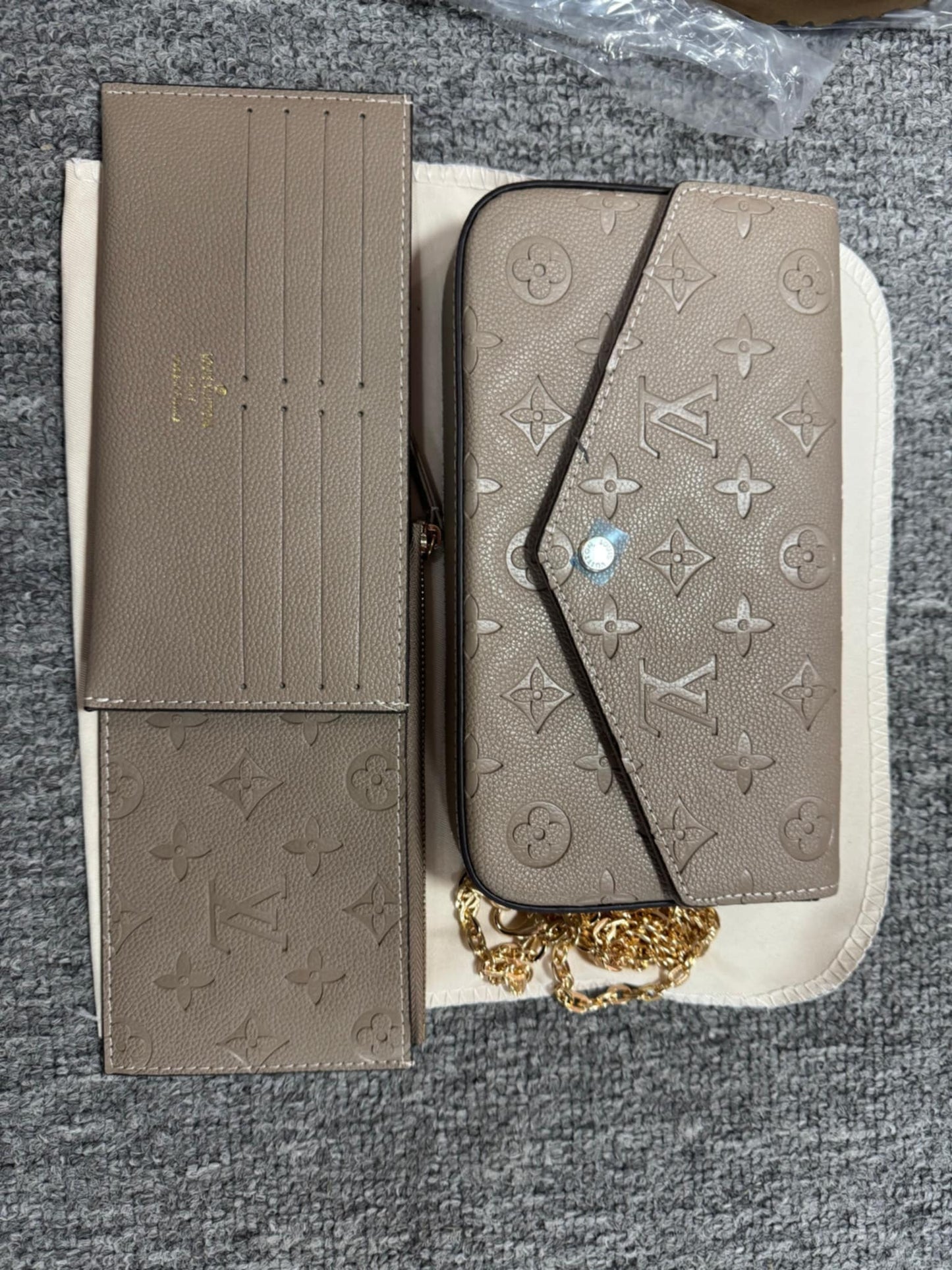 L Embossed Set Taupe