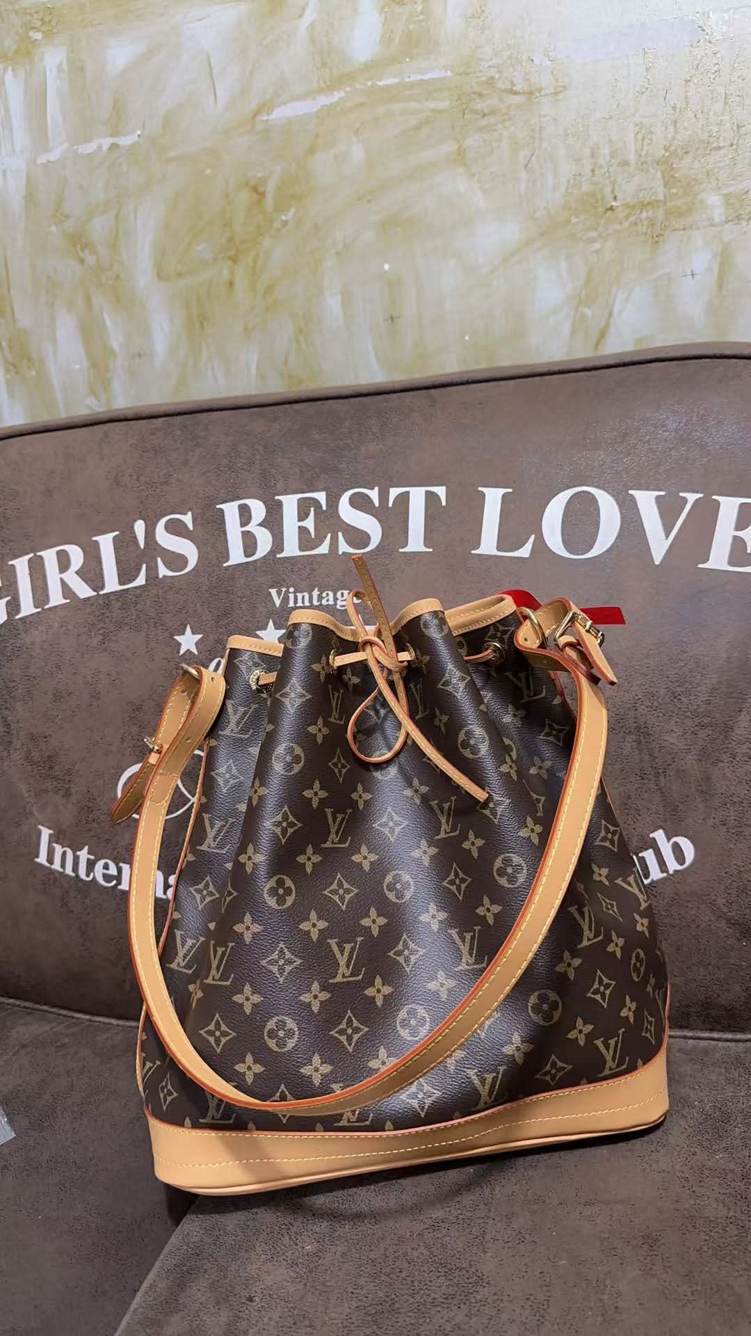 L Bucket Shoulder Bag