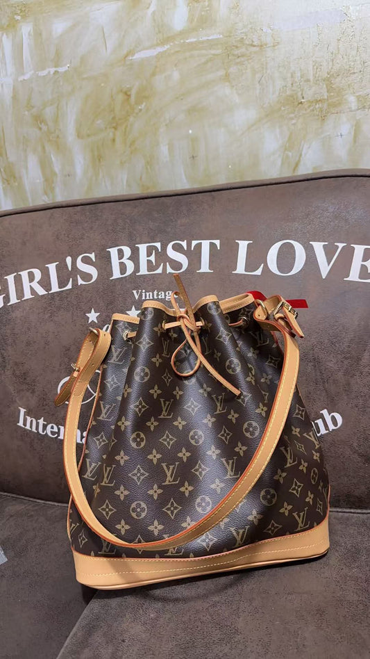 L Bucket Shoulder Bag