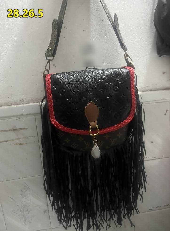 L Boho Fringe Black/Red