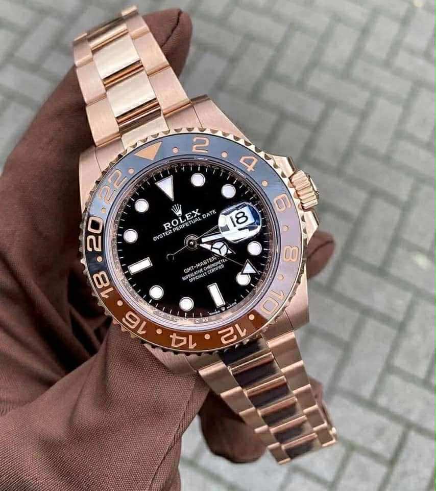 R Black/Gold Watch