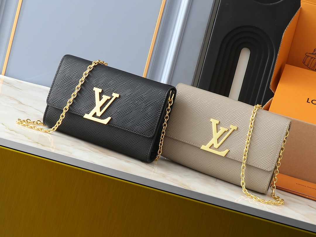 L Crossbody Clutch Bags