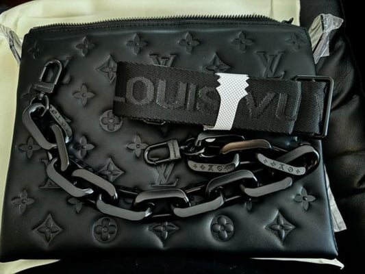 All Black Embossed Coussin