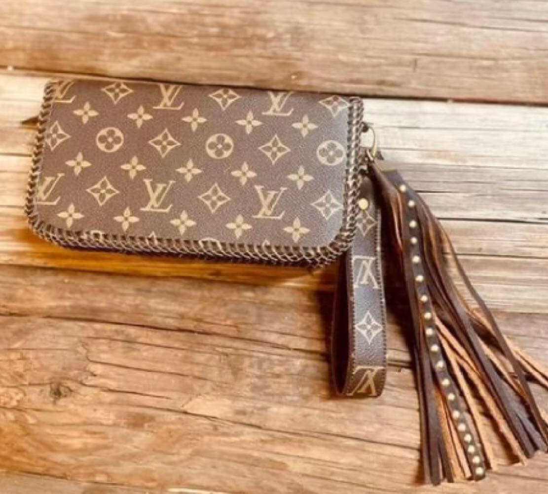 L Mono Boho Wallet