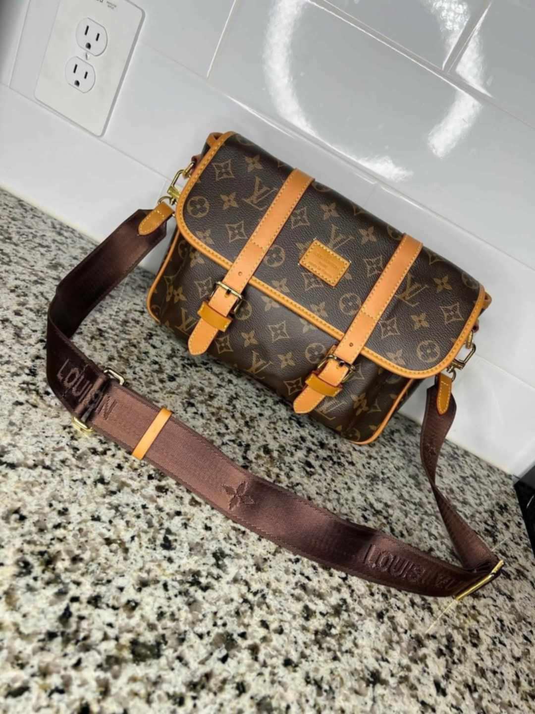 L Small Mono Messenger Bag