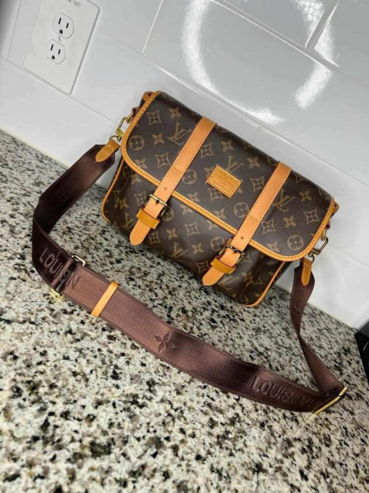 L Small Mono Messenger Bag