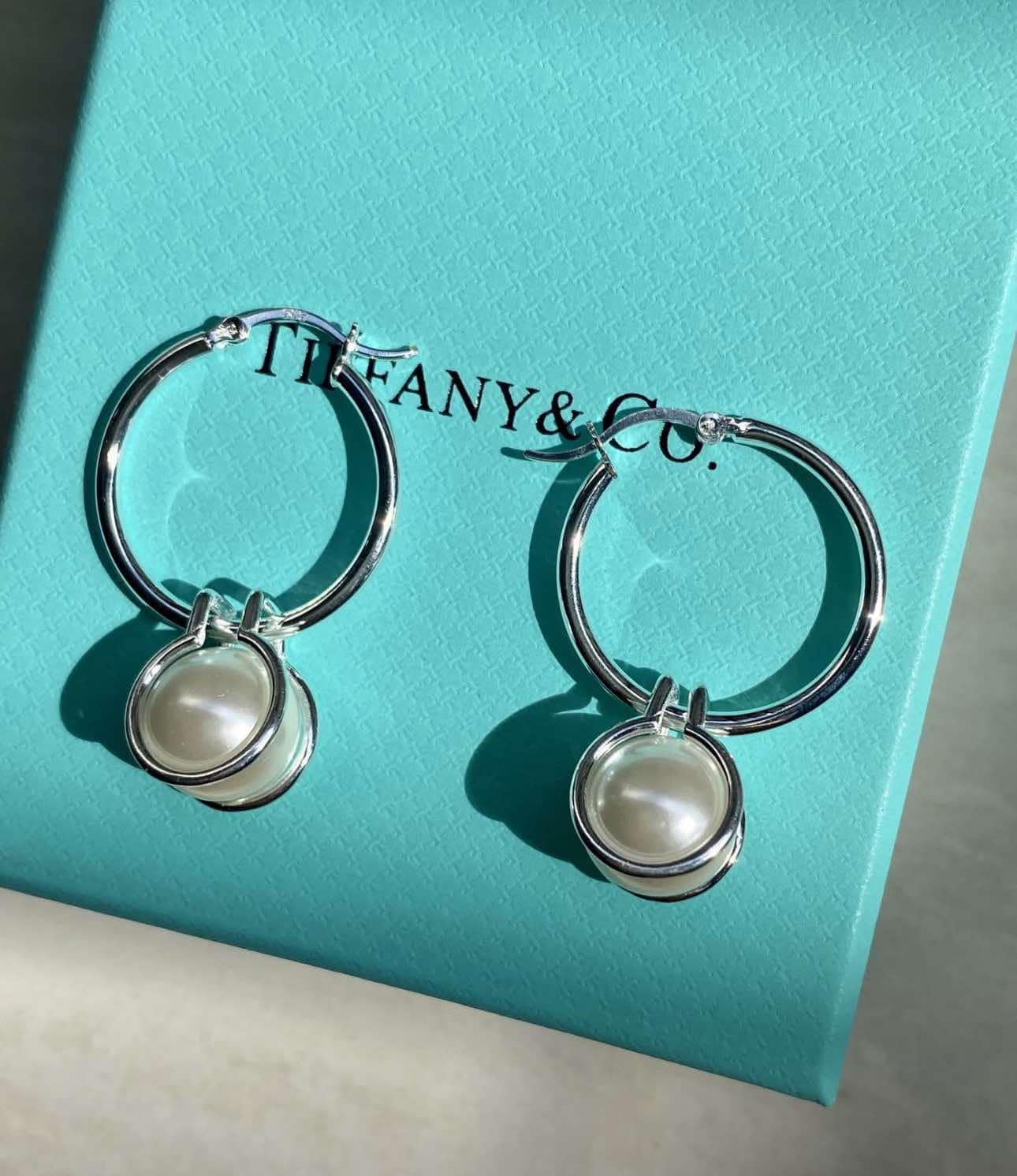 T&C Pearl Earring